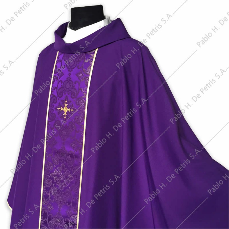 K 65-2196 - Morado - Casulla italiana K 65-2196 - Morado - Casulla italiana