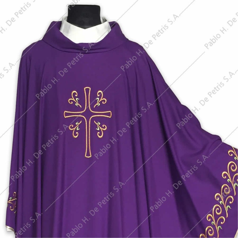 K 65-627 - Morado - Casulla italiana K 65-627 - Morado - Casulla italiana